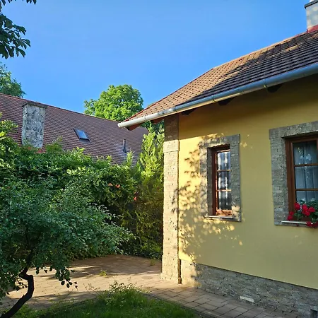 Duzzogo Vendeghaz Agard Holiday home Gardony